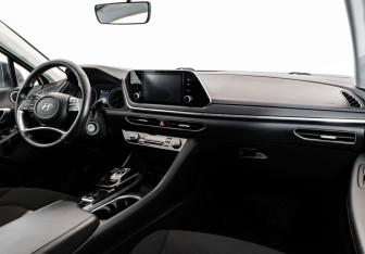 Подержанный автомобиль Hyundai Sonata 2021 года (9 фото)