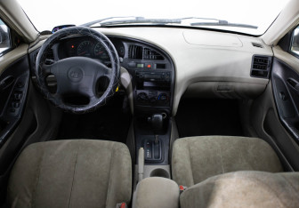 Подержанный автомобиль Hyundai Elantra Sedan 2000 года (9 фото)