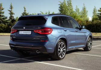 Подержанный автомобиль BMW X3 2018 года (11 фото)
