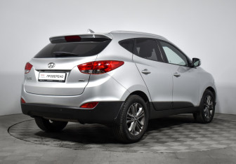 Подержанный автомобиль Hyundai ix35 2013 года (5 фото)