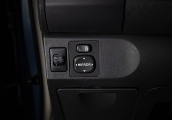 Подержанный автомобиль Toyota Yaris Hatchback 2007 года (15 фото)