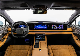 Подержанный автомобиль Voyah Passion 2023 года (13 фото)