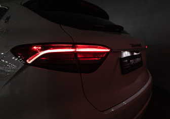 Подержанный автомобиль Maserati Levante 2017 года (33 фото)