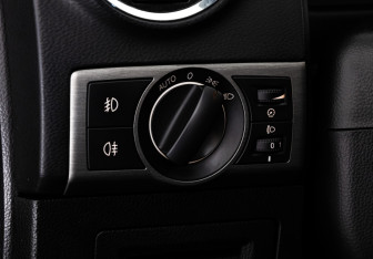 Подержанный автомобиль Opel Antara 2008 года (14 фото)