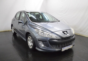 Подержанный автомобиль Peugeot 308 Hatchback 2010 года (3 фото)
