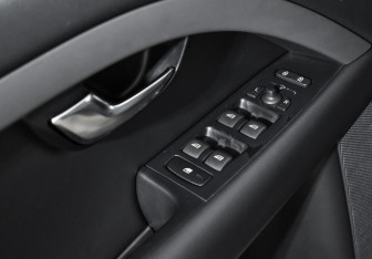 Подержанный автомобиль Volvo XC70 2014 года (10 фото)