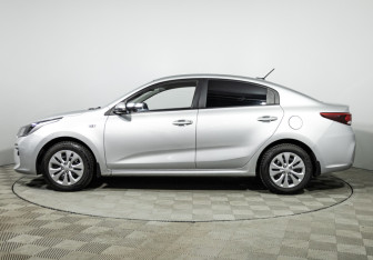 Подержанный автомобиль Kia Rio Sedan 2017 года (8 фото)