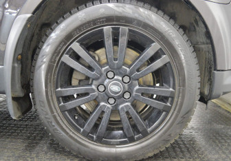 Подержанный автомобиль Land Rover Range Rover Sport 2010 года (9 фото)