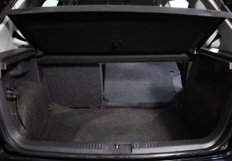 Подержанный автомобиль Volkswagen Polo Hatchback 2006 года (19 фото)