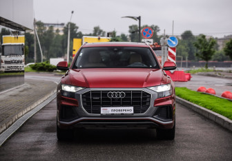 Подержанный автомобиль Audi Q8 2020 года (4 фото)