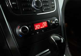 Подержанный автомобиль Ford Mondeo Sedan 2013 года (15 фото)