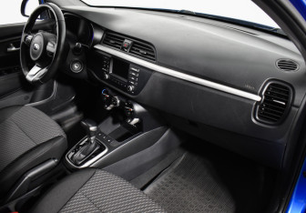Подержанный автомобиль Kia Rio Hatchback 2019 года (12 фото)