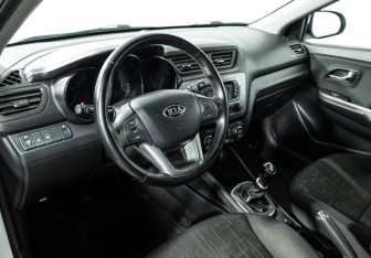 Подержанный автомобиль Kia Rio Sedan 2014 года (11 фото)