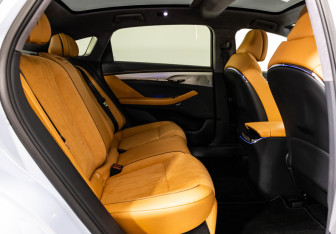 Подержанный автомобиль Voyah Passion 2023 года (31 фото)