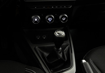 Подержанный автомобиль Renault Duster 2021 года (13 фото)