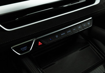 Подержанный автомобиль Geely Monjaro 2024 года (21 фото)