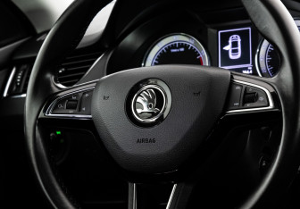 Подержанный автомобиль Skoda Octavia Liftback 2019 года (13 фото)