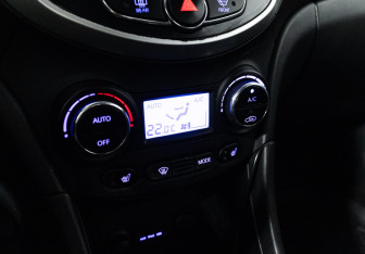 Подержанный автомобиль Hyundai Solaris Sedan 2013 года (15 фото)