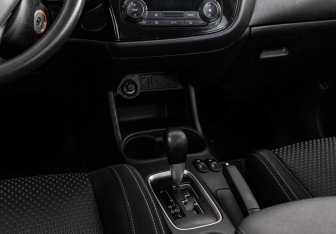 Подержанный автомобиль Mitsubishi Outlander 2016 года (11 фото)
