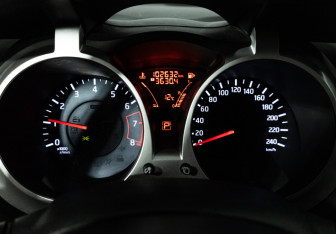 Подержанный автомобиль Nissan Juke 2014 года (12 фото)