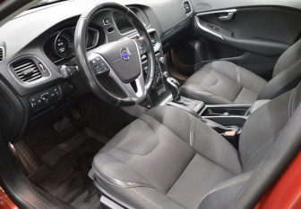 Подержанный автомобиль Volvo V40 Cross Country 2014 года (10 фото)