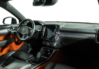 Подержанный автомобиль Volvo XC40 2018 года (9 фото)