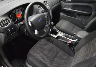 Подержанный автомобиль Ford Focus Wagon 2010 года (9 фото)