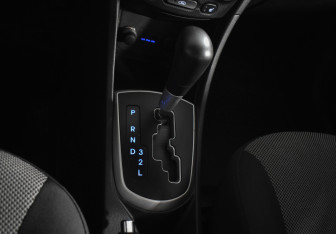 Подержанный автомобиль Hyundai Solaris Hatchback 2011 года (16 фото)