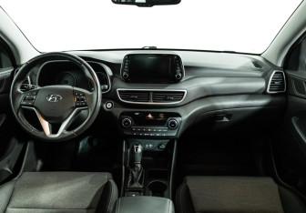 Подержанный автомобиль Hyundai Tucson 2019 года (13 фото)