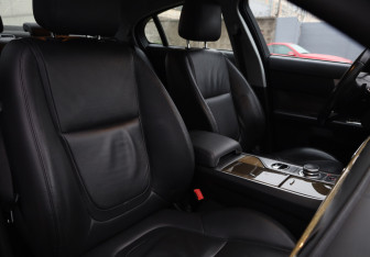 Подержанный автомобиль Jaguar XF Sedan 2015 года (11 фото)