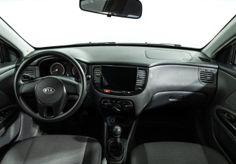 Подержанный автомобиль Kia Rio Hatchback 2011 года (13 фото)