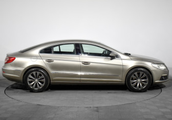 Подержанный автомобиль Volkswagen Passat CC 2011 года (4 фото)