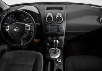 Подержанный автомобиль Nissan Qashqai+2 2010 года (13 фото)