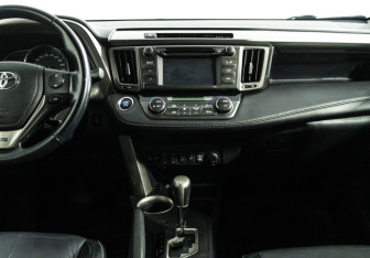 Подержанный автомобиль Toyota RAV4 2013 года (14 фото)