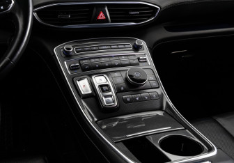 Подержанный автомобиль Hyundai Santa Fe 2020 года (15 фото)