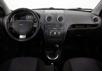 Подержанный автомобиль Ford Fusion 2007 года (9 фото)