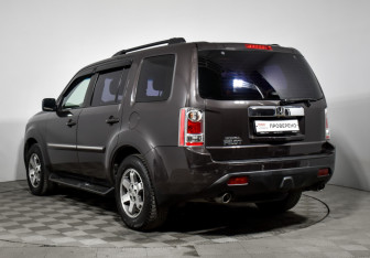 Подержанный автомобиль Honda Pilot 2013 года (7 фото)