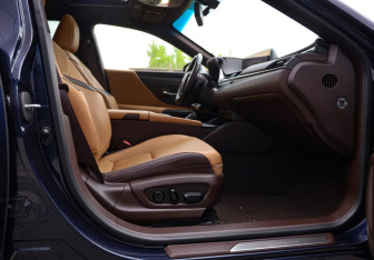 Подержанный автомобиль Lexus ES 2021 года (28 фото)