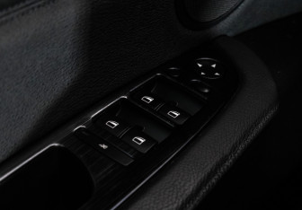 Подержанный автомобиль BMW X6 2013 года (31 фото)