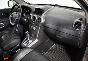 Подержанный автомобиль Opel Antara 2010 года (12 фото)