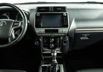 Подержанный автомобиль Toyota Land Cruiser Prado 2017 года (14 фото)