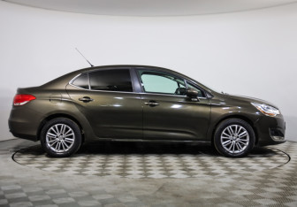 Подержанный автомобиль Citroen C4 Sedan 2013 года (4 фото)