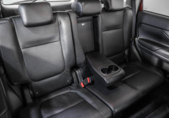 Подержанный автомобиль Mitsubishi Outlander 2014 года (29 фото)