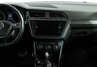 Подержанный автомобиль Volkswagen Tiguan 2018 года (14 фото)