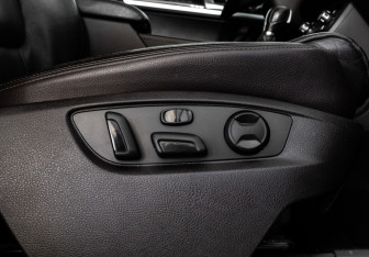 Подержанный автомобиль Volkswagen Touareg 2012 года (26 фото)