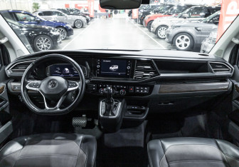 Подержанный автомобиль Volkswagen Multivan 2020 года (19 фото)