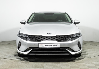 Подержанный автомобиль Kia K5 2021 года (2 фото)