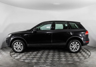 Подержанный автомобиль Volkswagen Touareg 2012 года (8 фото)