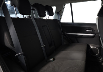 Подержанный автомобиль Suzuki Grand Vitara 2011 года (17 фото)