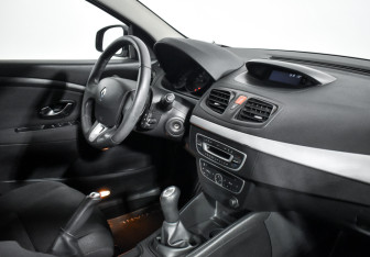 Подержанный автомобиль Renault Megane Hatchback 2010 года (13 фото)